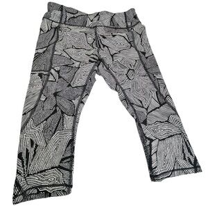 LULULEMON Crop short Legging Wonder Under Dottie Tribe Size 8 Black White